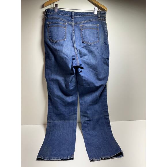 LL Bean Favorite Fit/Curvy Women’s Jeans Sz 12T Medium Wash 33X34 - Picture 6 of 6